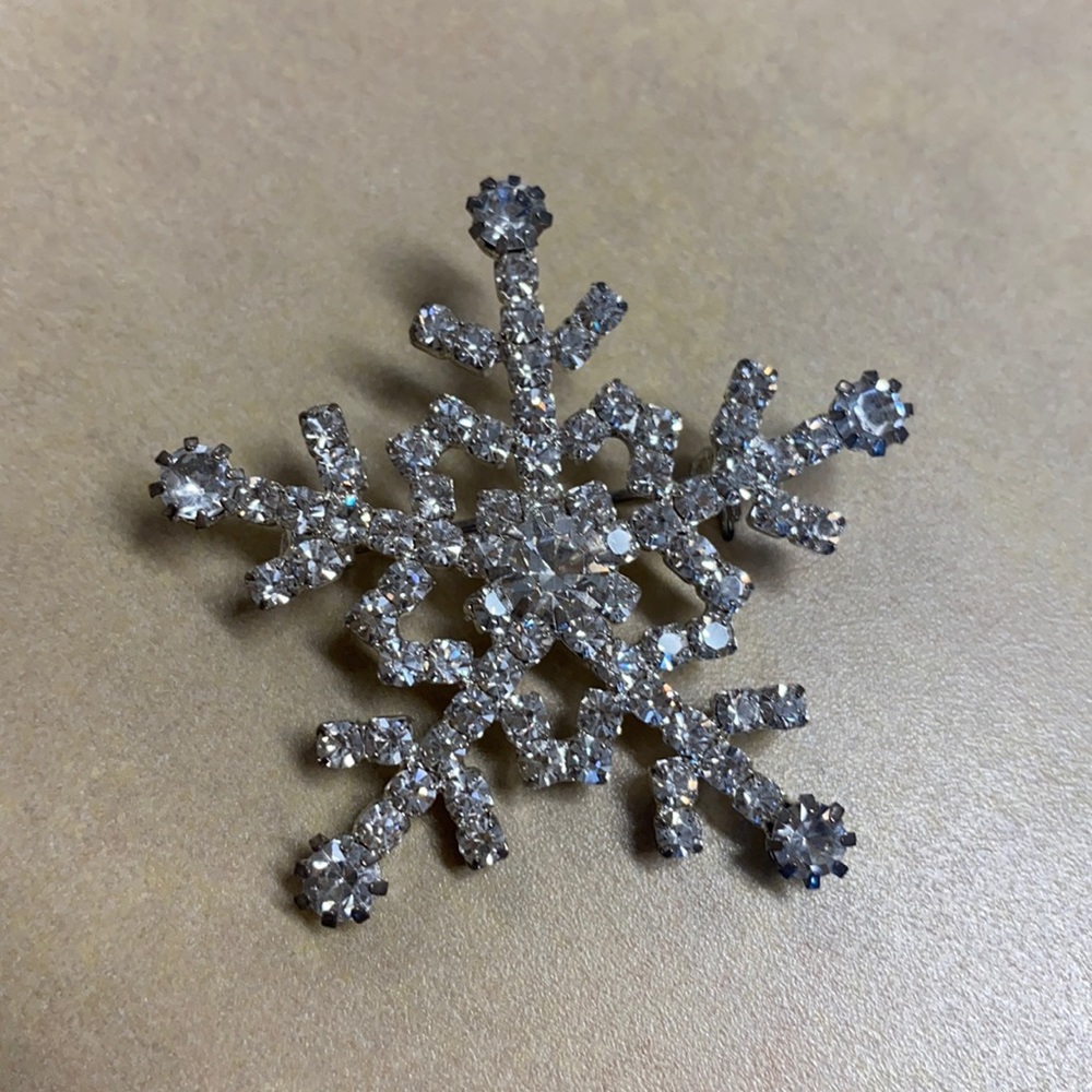 Snowflake crystal brooch.  New.